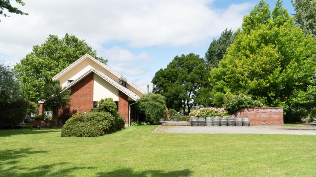 Fairhall Guest Lodge Woodbourne Экстерьер фото